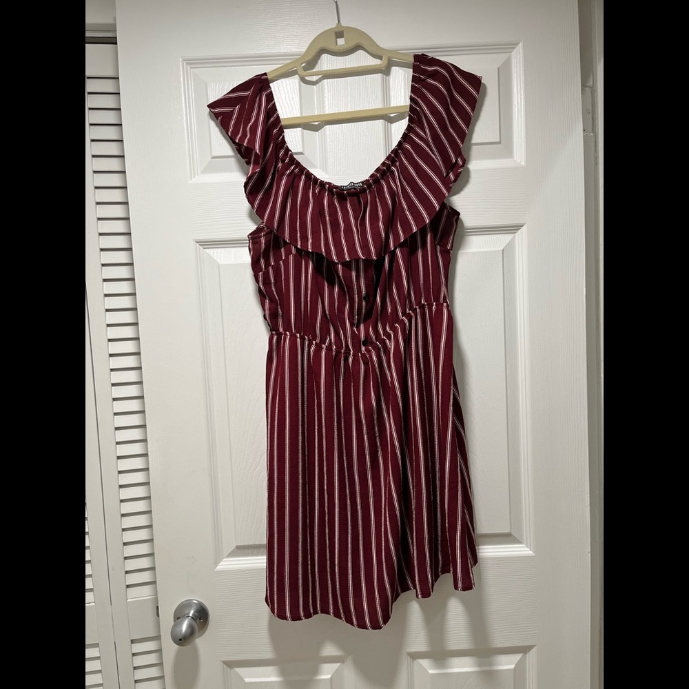 - - - - casual red/white striped dress, off shoulder, size 3X